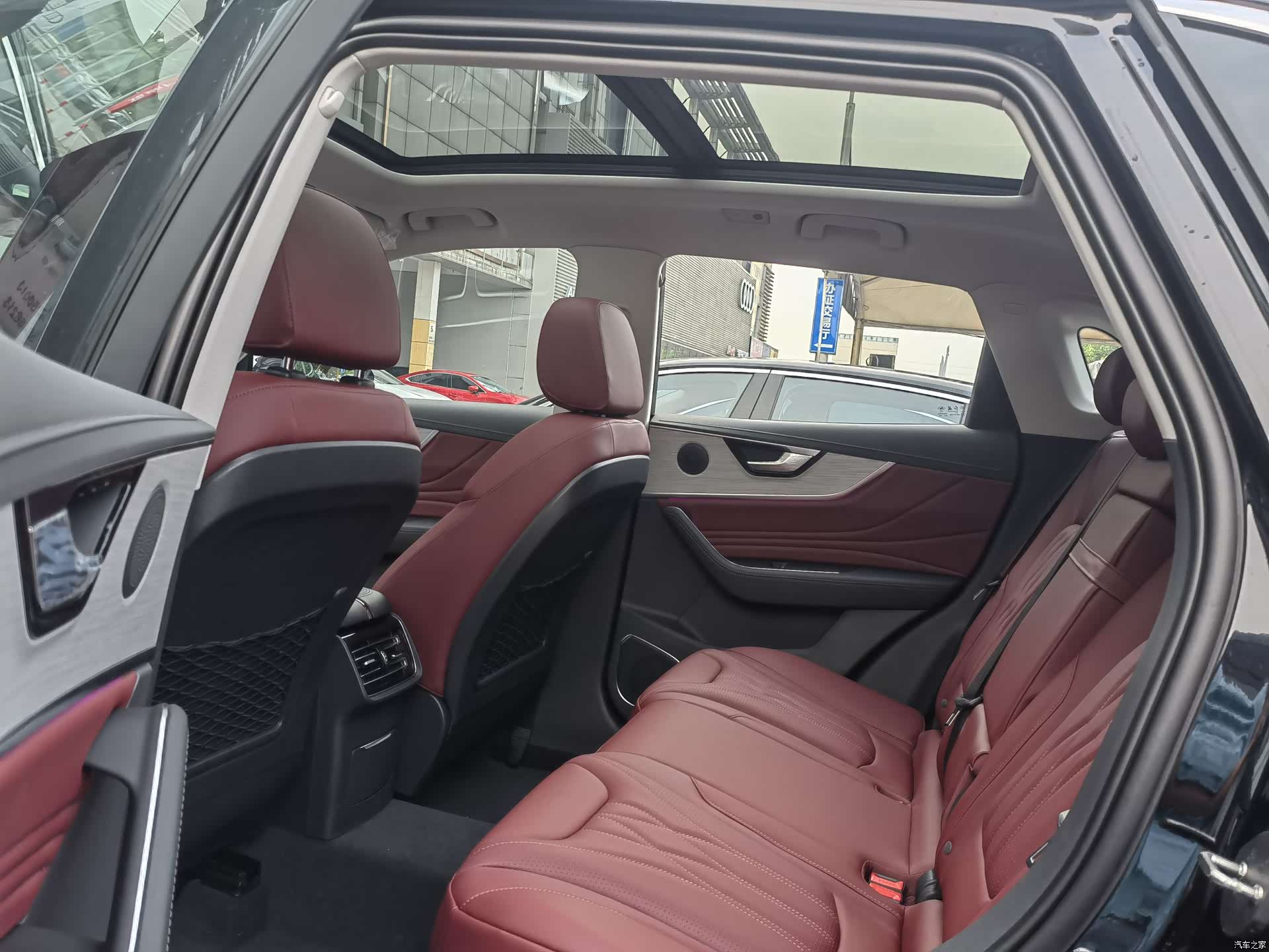 Hongqi HS5, 2025 11