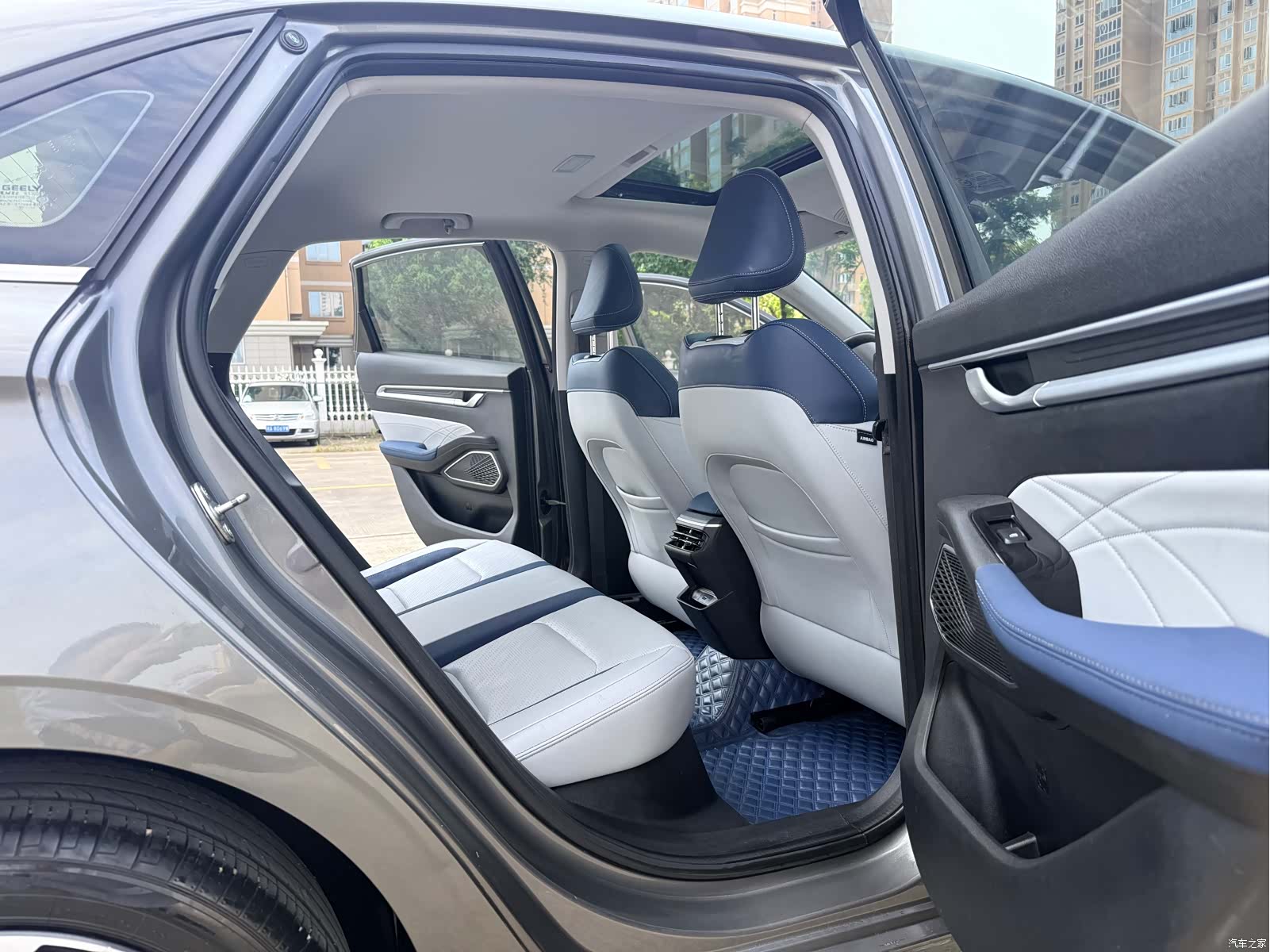 Geely Emgrand, 2021 13