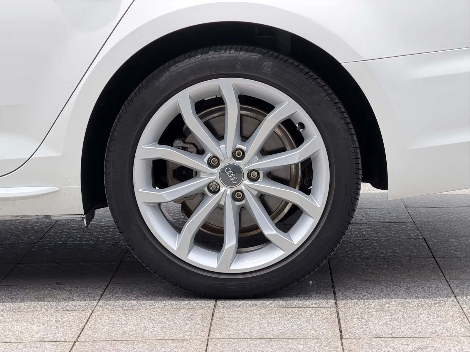 Audi A4L, 2018 9