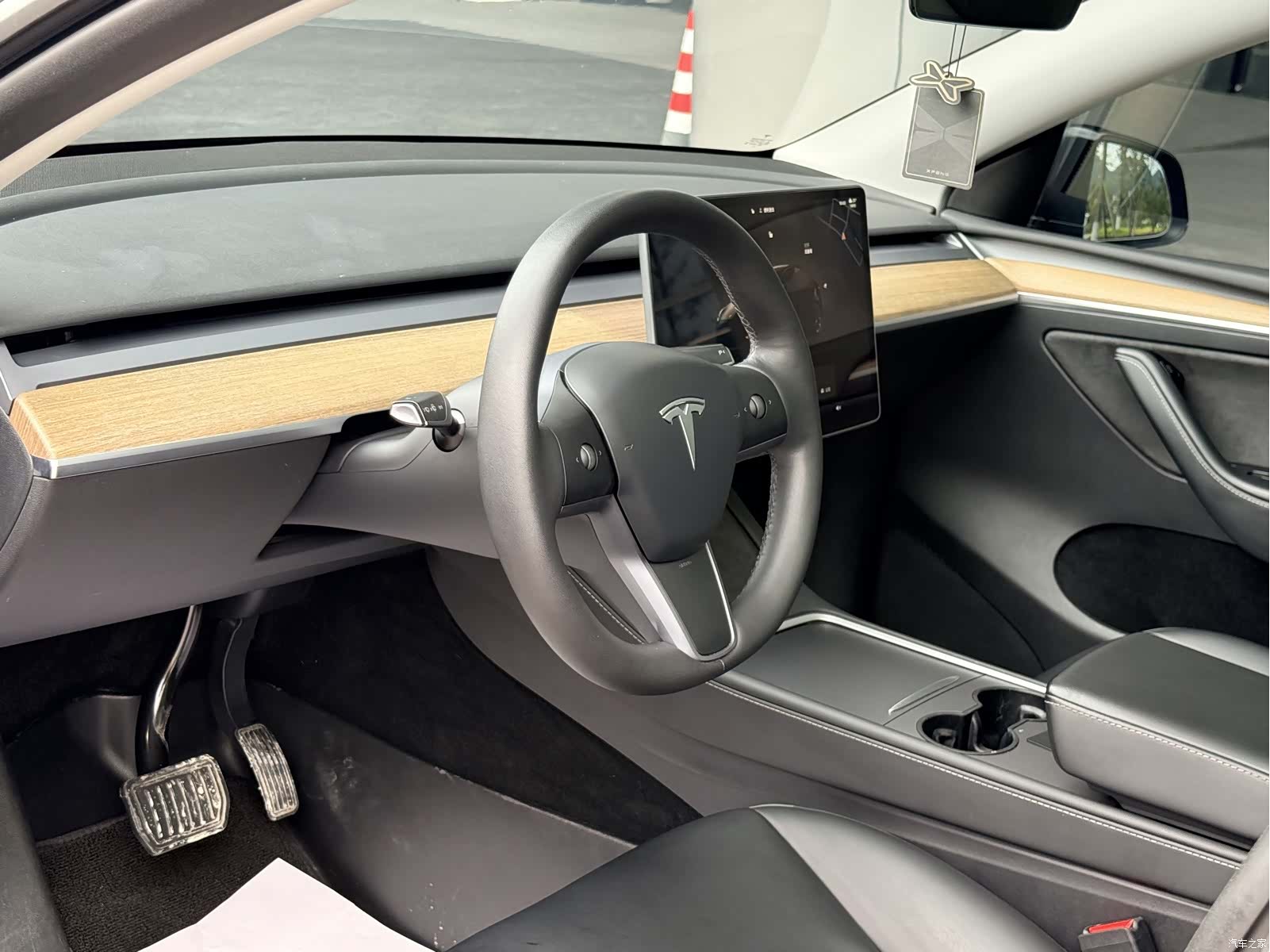 Tesla Model Y, 2023 12