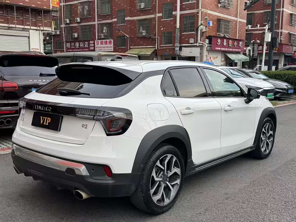 Lynk & Co 02