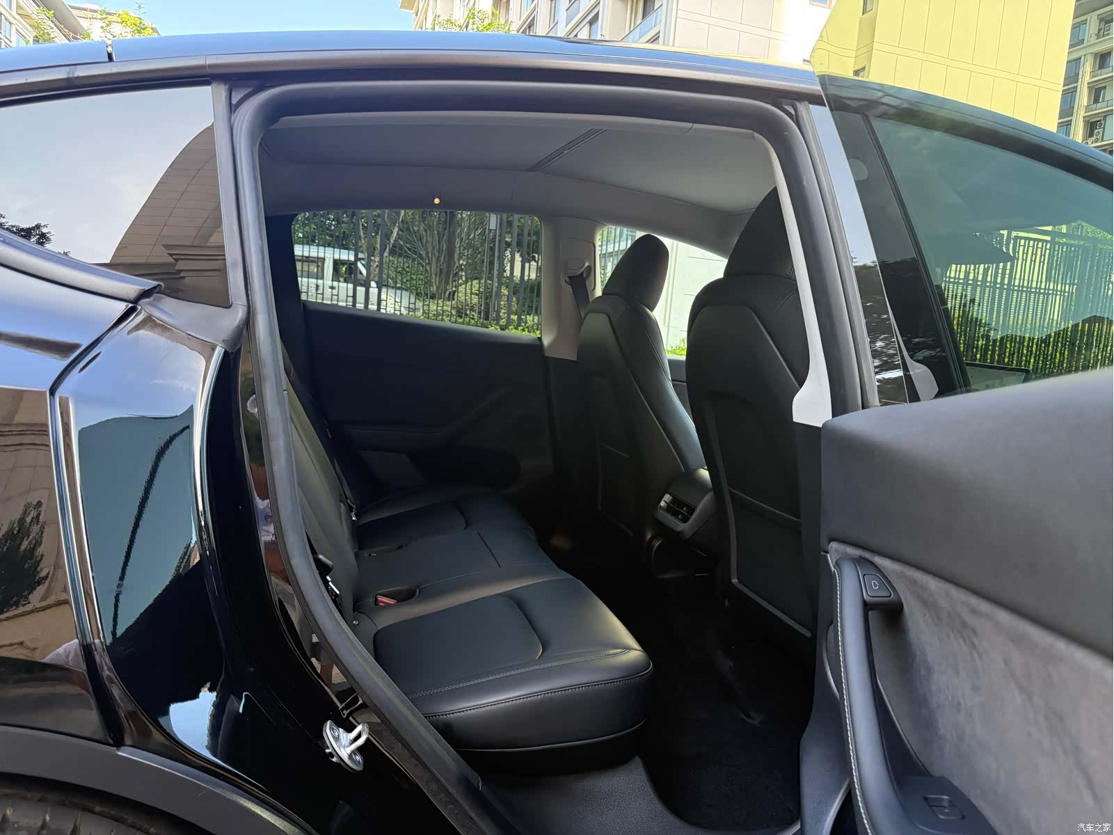 Tesla Model Y, 2023 14