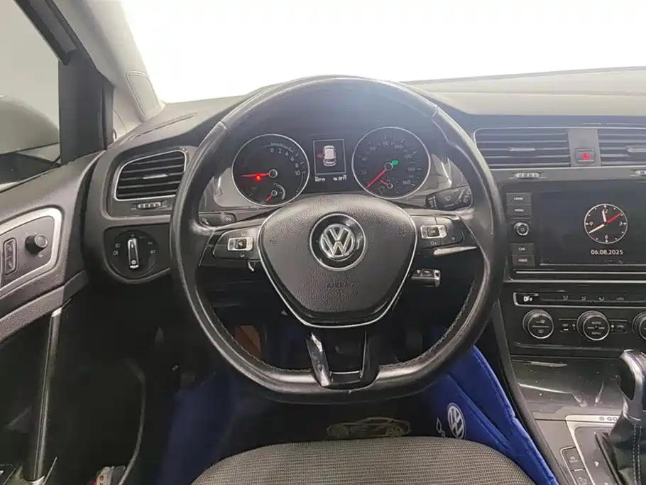 Volkswagen Golf*pure electricity
