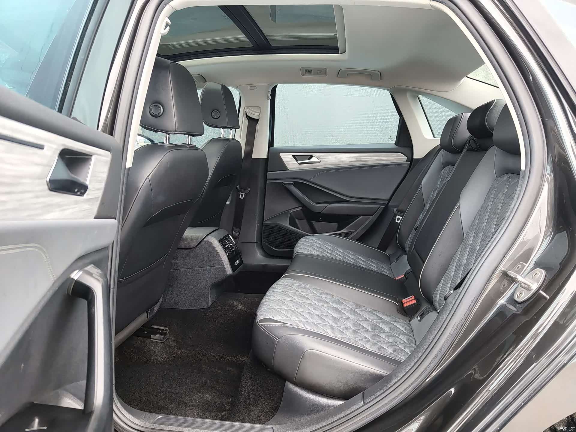 Volkswagen Sagitar, 2023 6