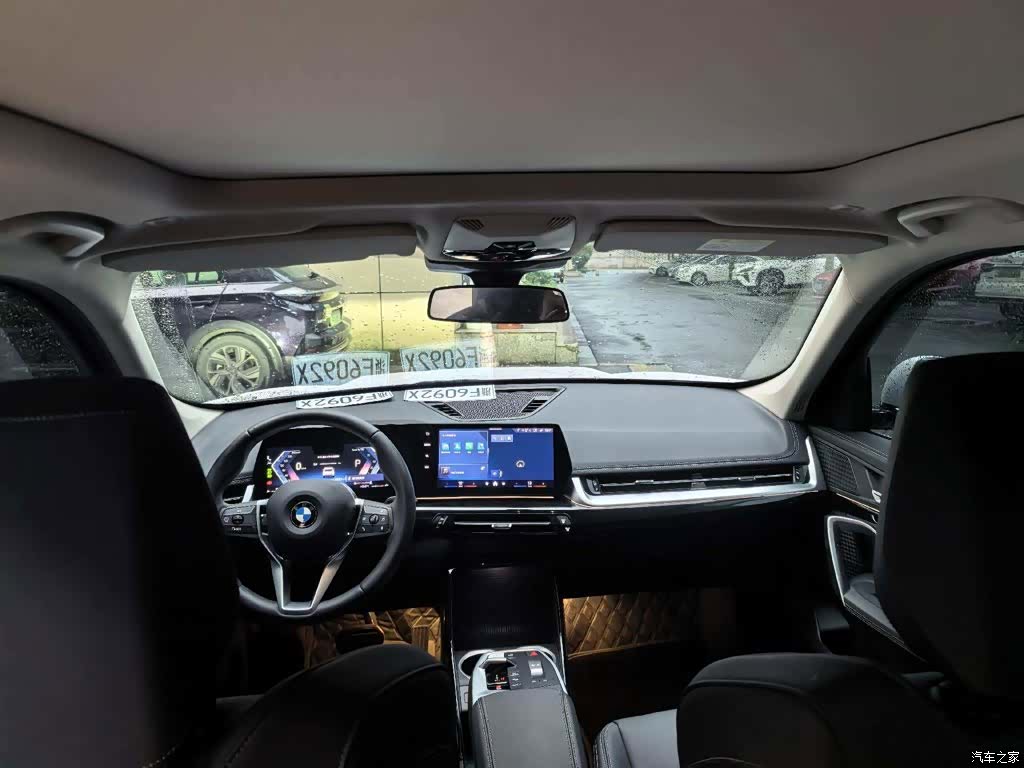 BMW X1, 2023 все фото
