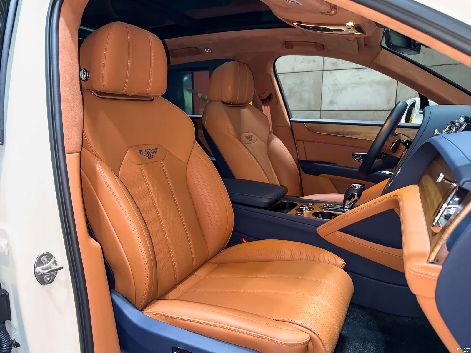 Bentley Bentayga, 2025 25