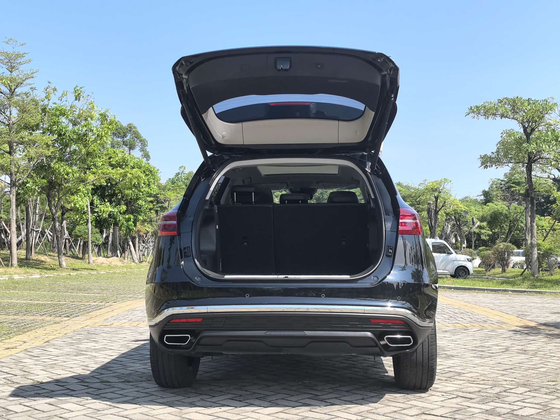 Hongqi HS5, 2022 8
