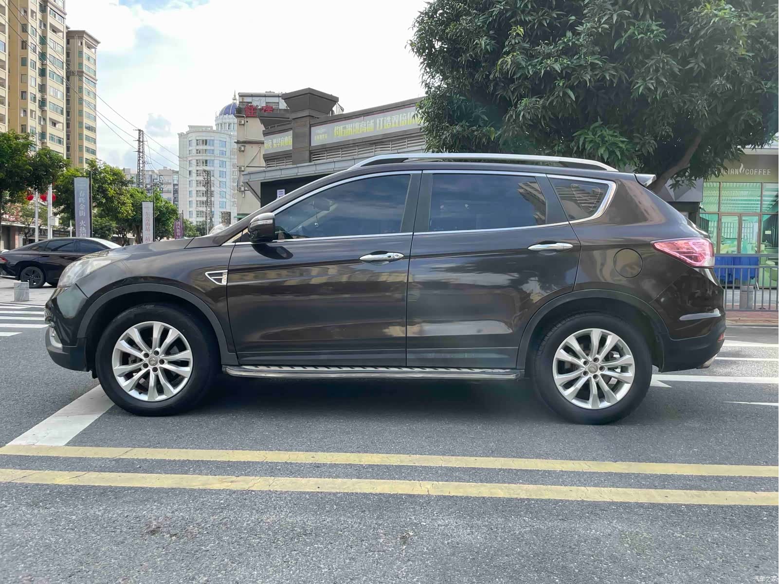 DongFeng AX7, 2015 4