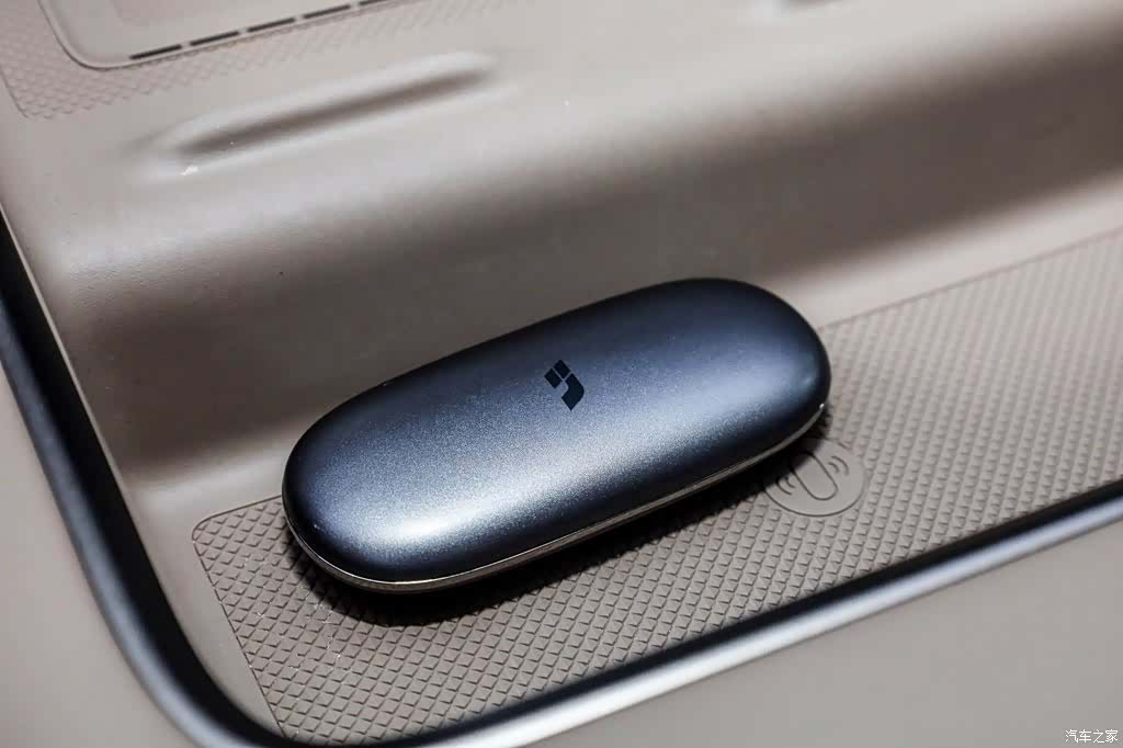 Li Auto MEGA, 2025 18