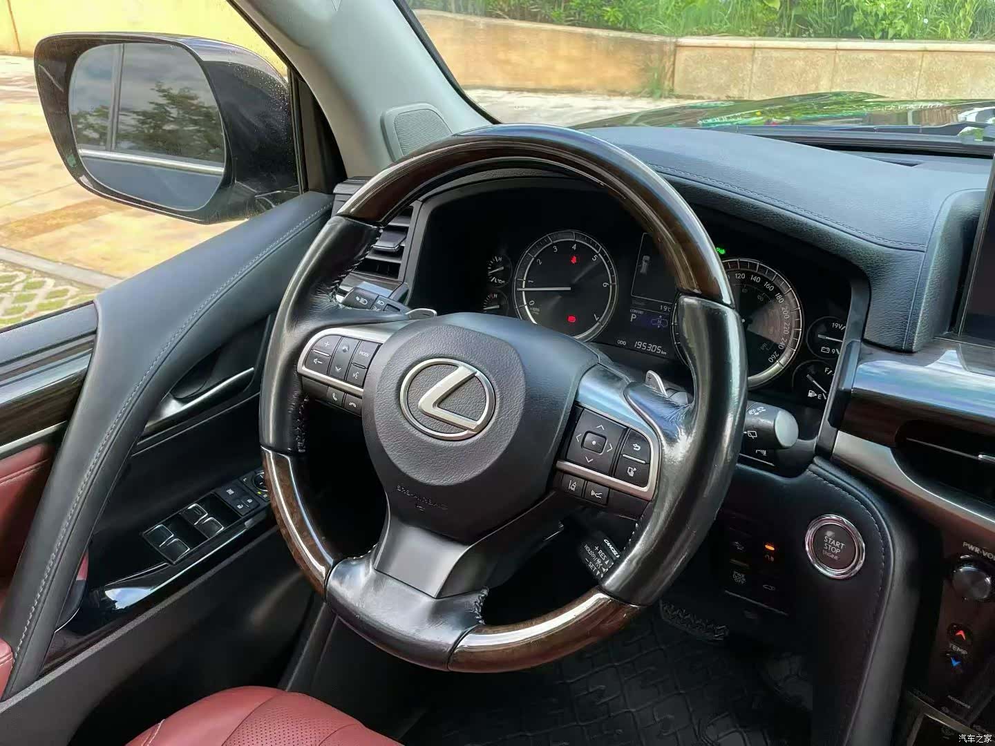 Lexus LX, 2016 8