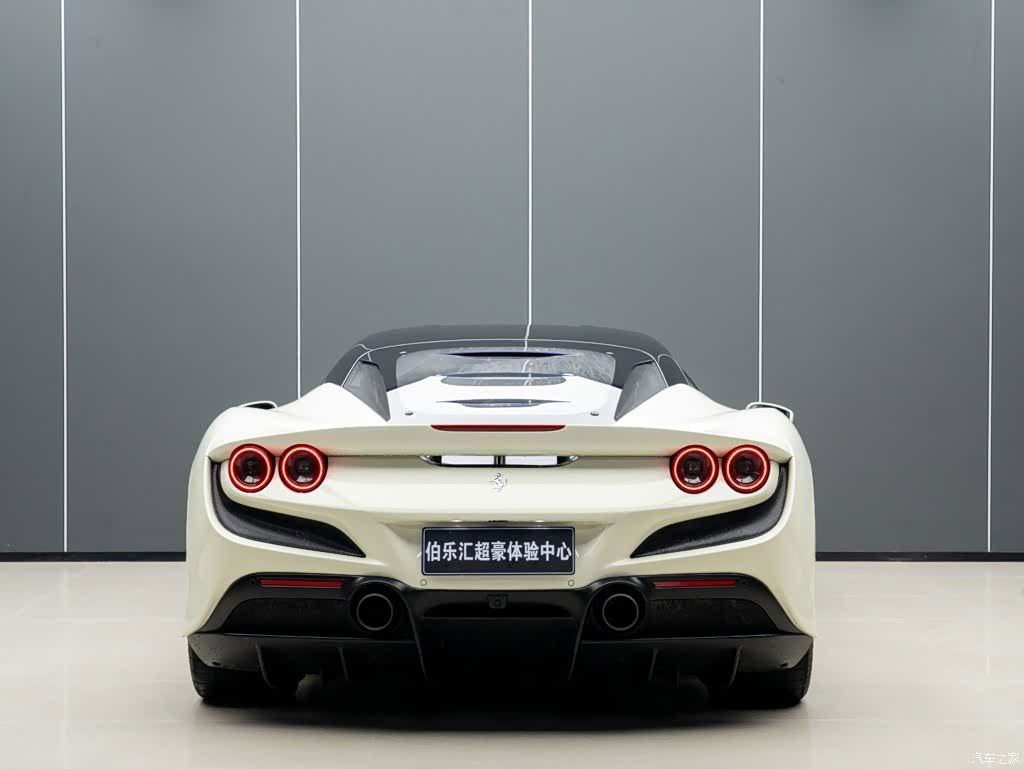 Ferrari F8, 2021 10
