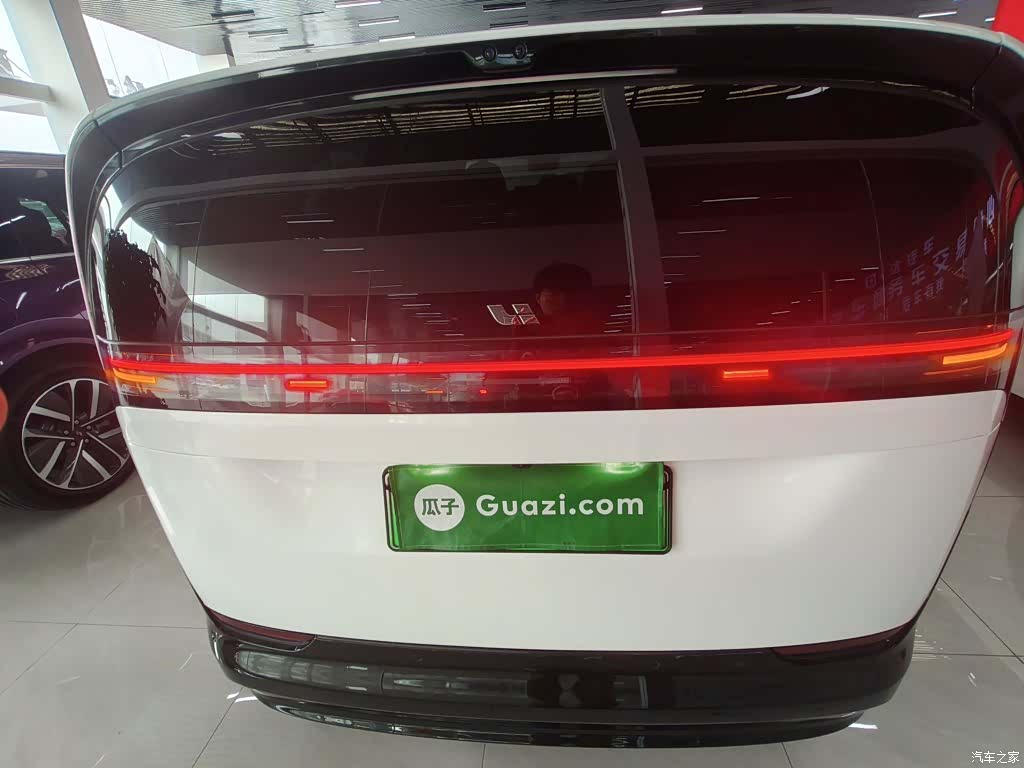 Li Auto MEGA, 2024 6