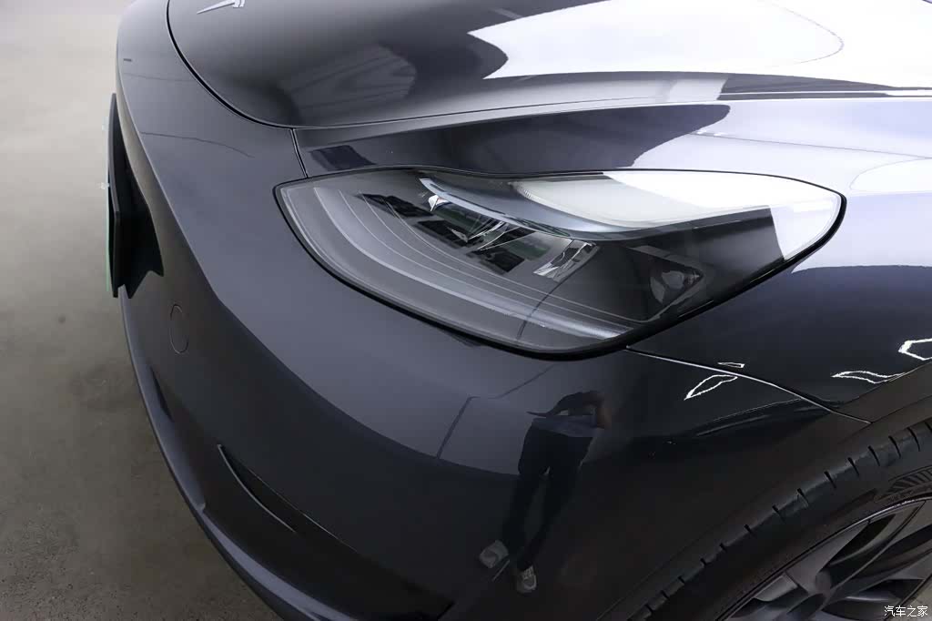 Tesla Model Y, 2024 32