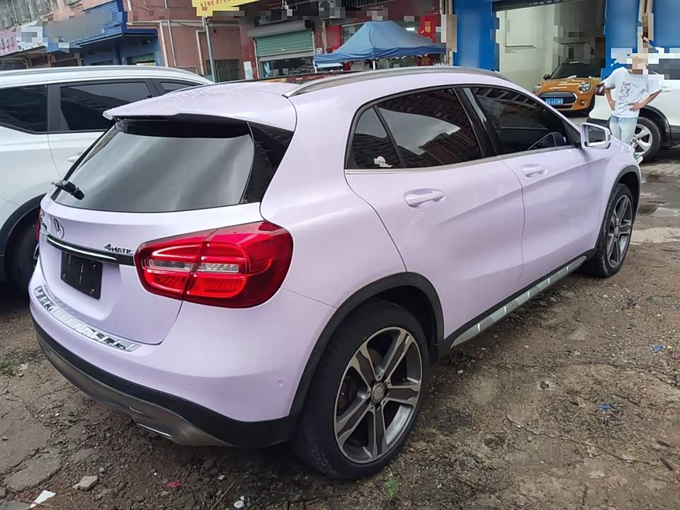 Mercedes-Benz GLA Mercedes-Benz GLA
