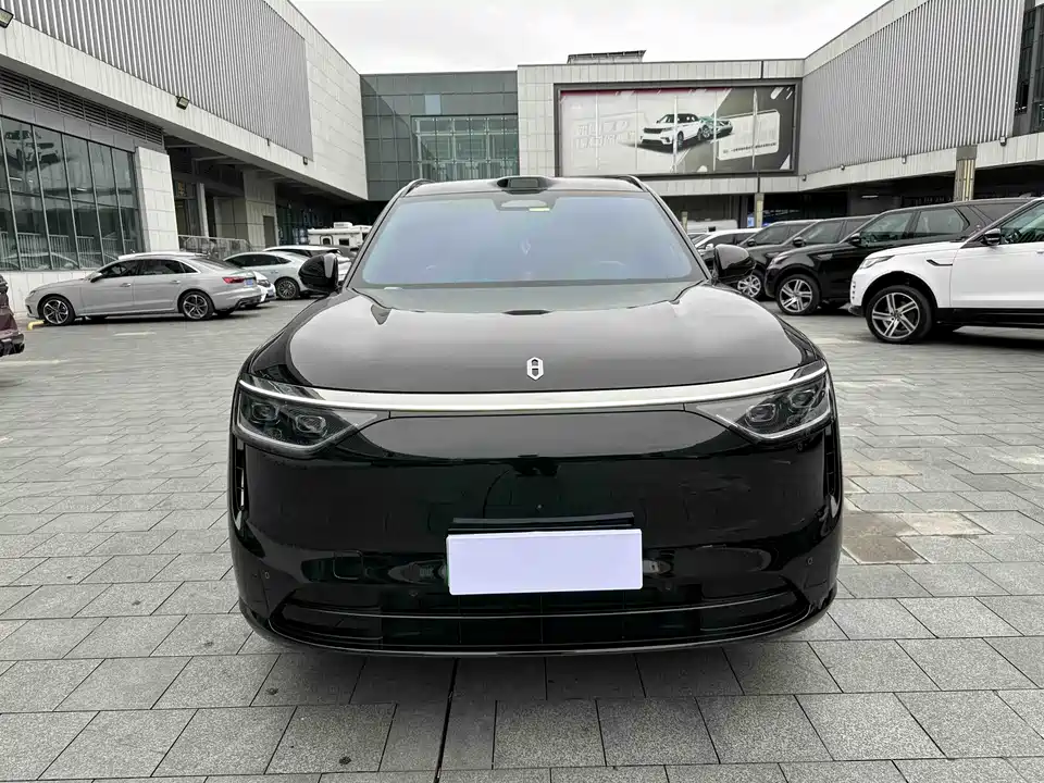 AITO Ask the world M8