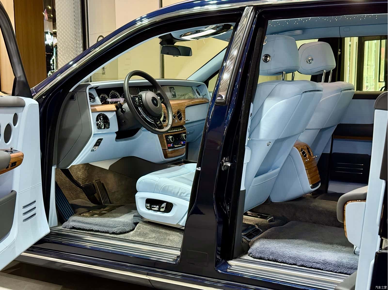 Rolls-Royce Phantom, 2020 7