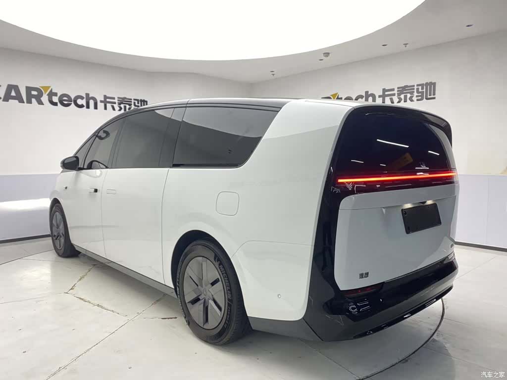 Li Auto MEGA, 2025 7