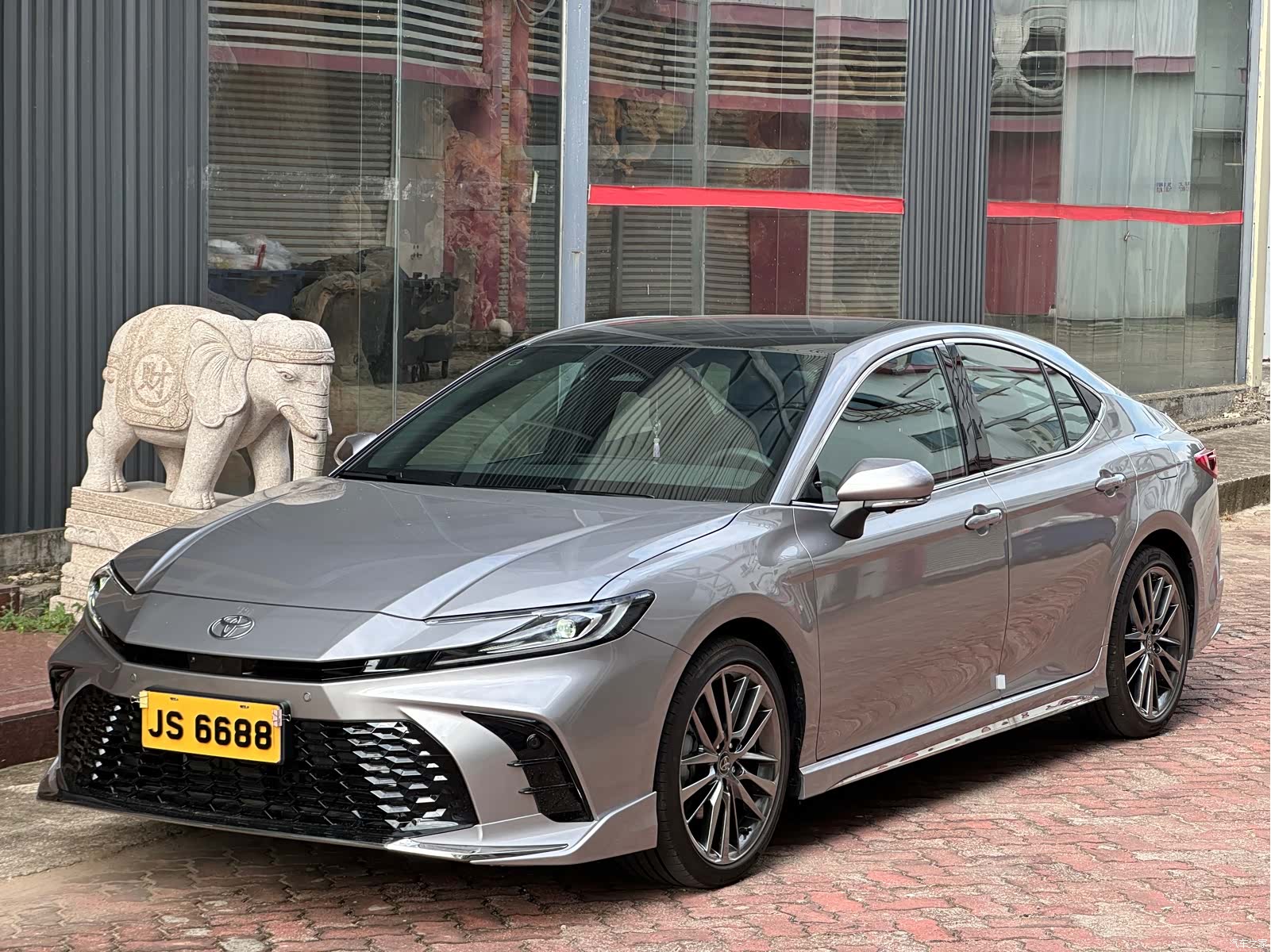 Toyota Camry, 2026 1