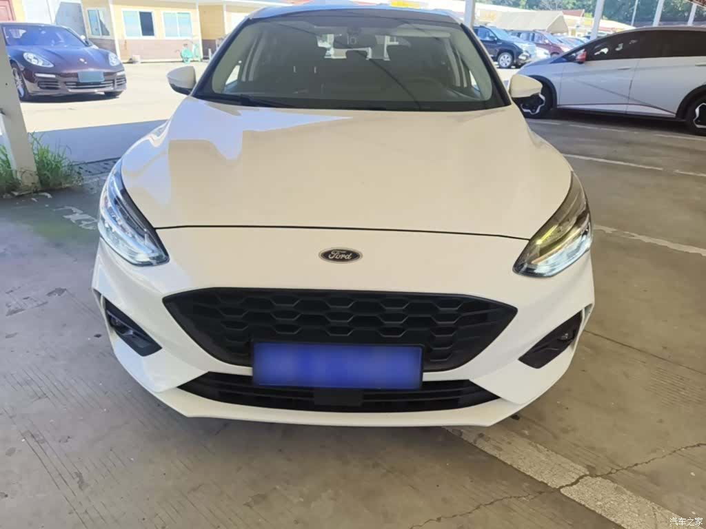 Ford Focus, 2022 3