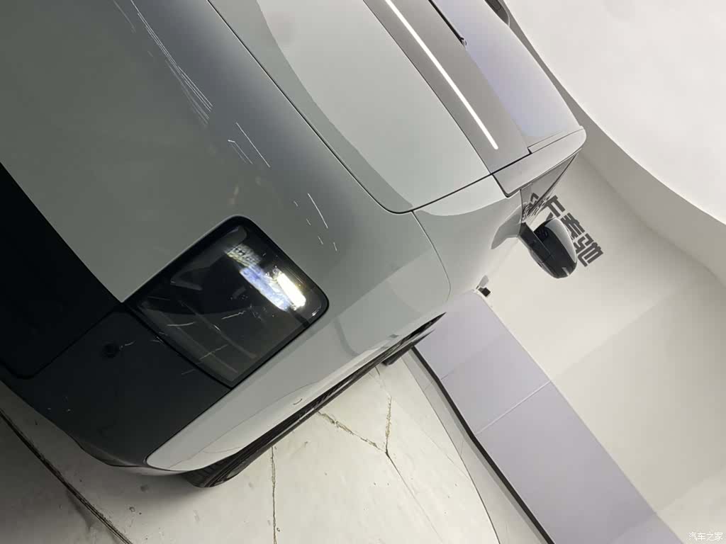 Li Auto MEGA, 2025 10