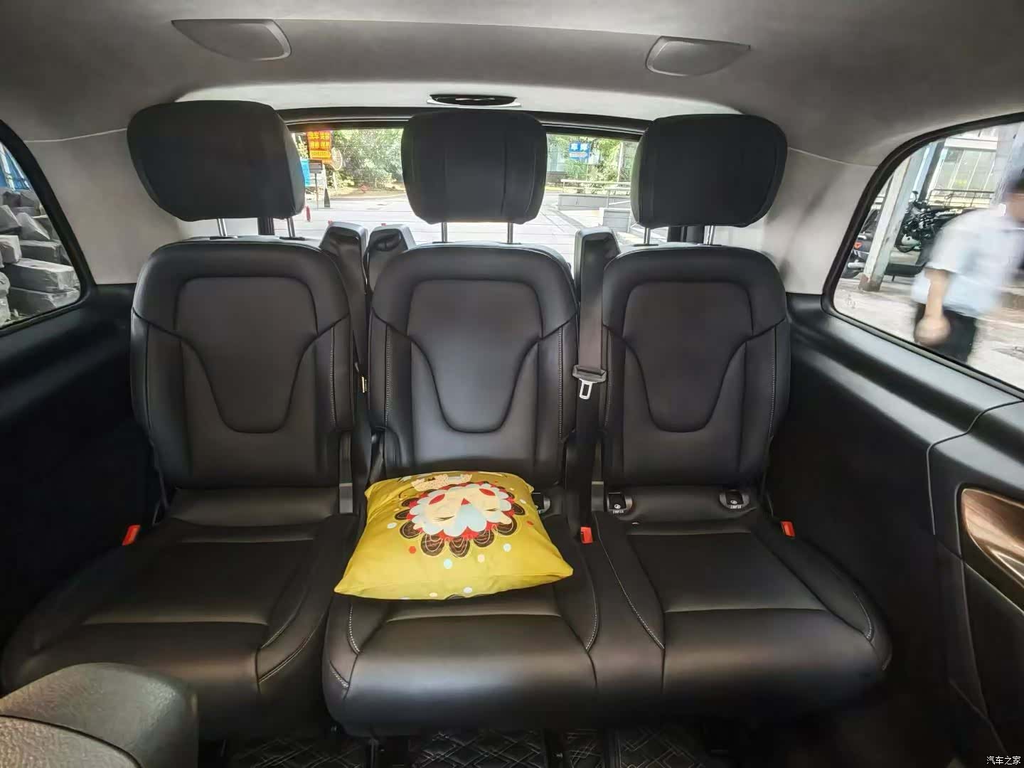 Mercedes-Benz V-Class, 2023 7