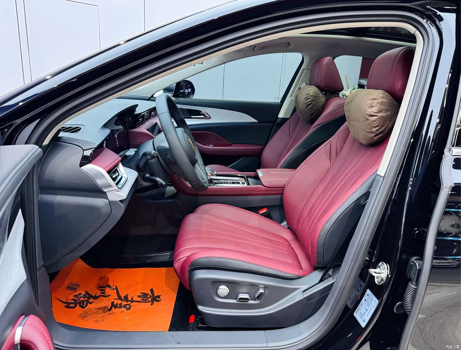 Hongqi H5, 2025 9
