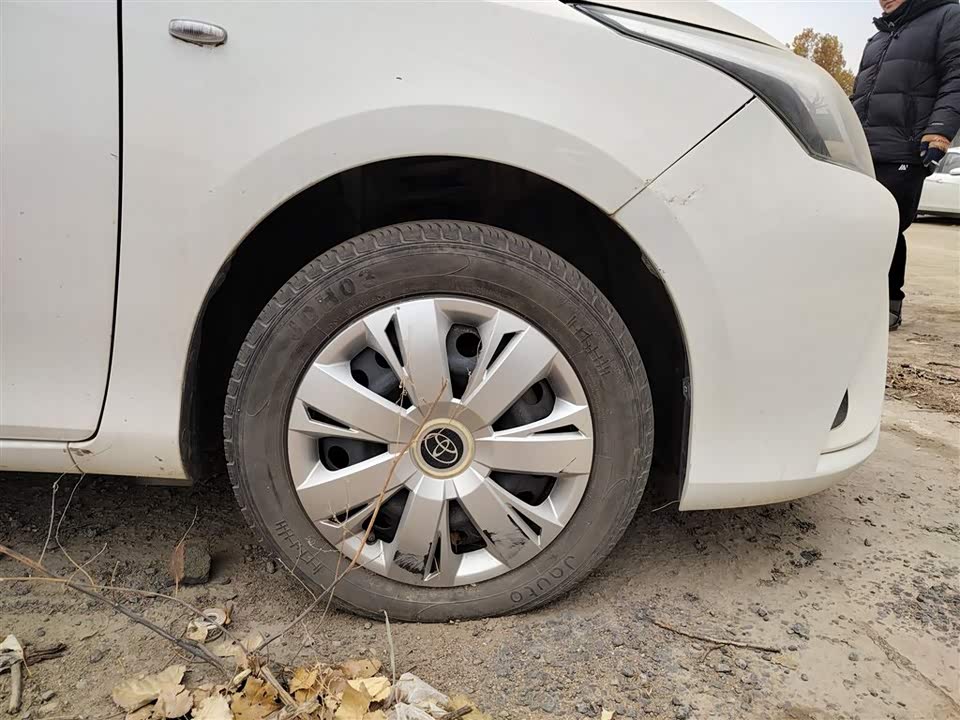 Toyota YARiS L to enjoy