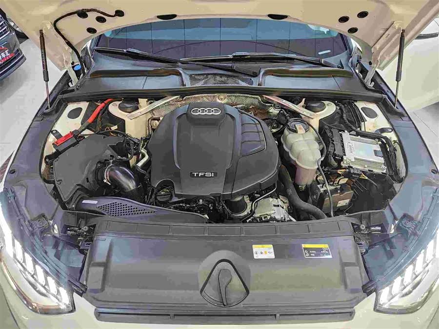 Audi A4L 2021, фото 16