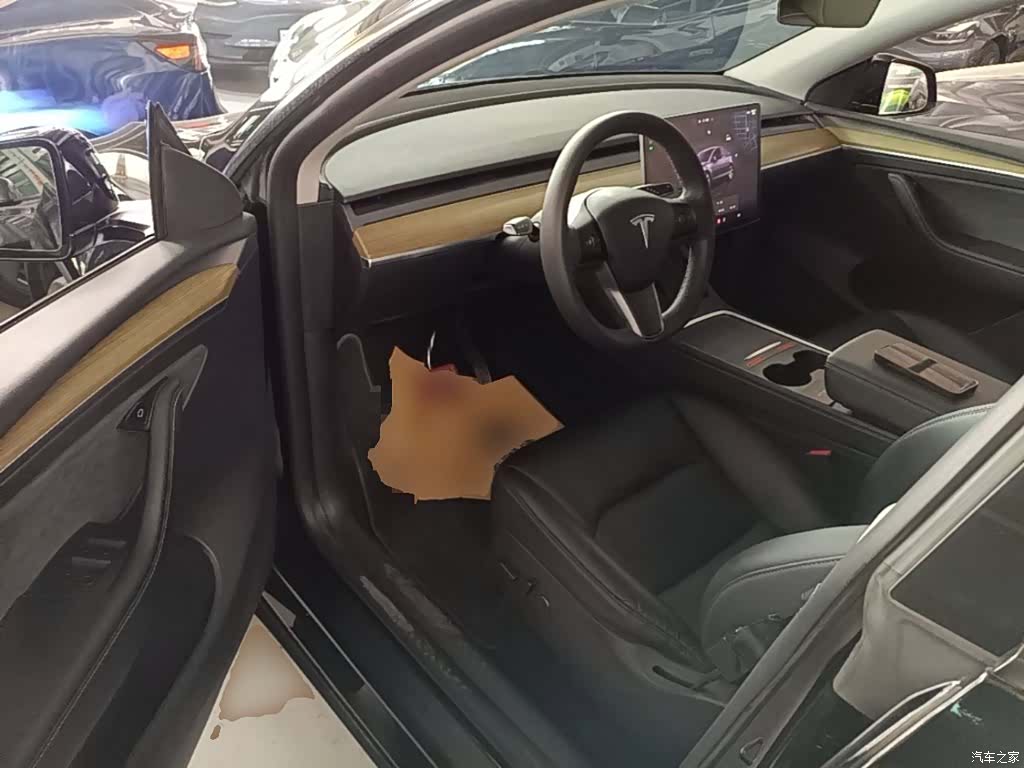Tesla Model Y, 2023 16