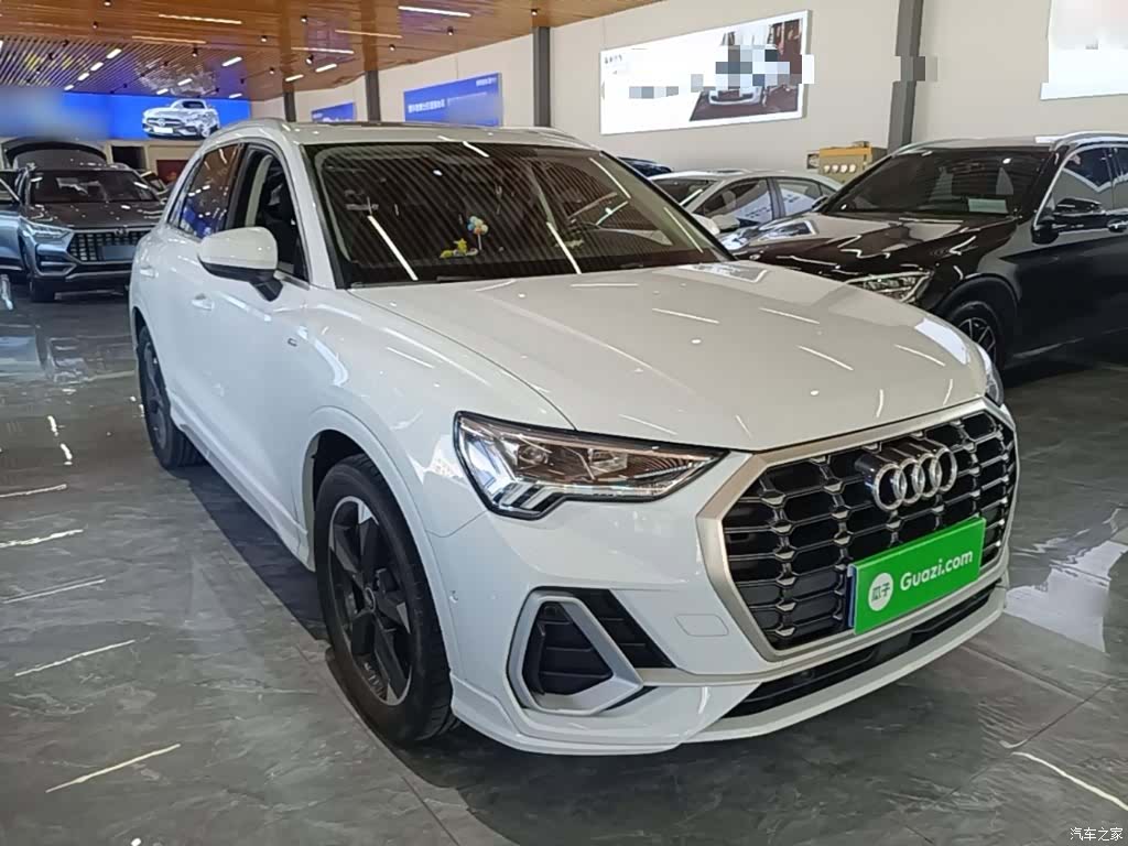 Audi Q3, 2023 4
