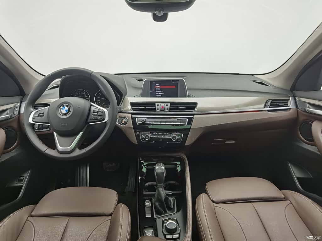 BMW X1, 2018 все фото
