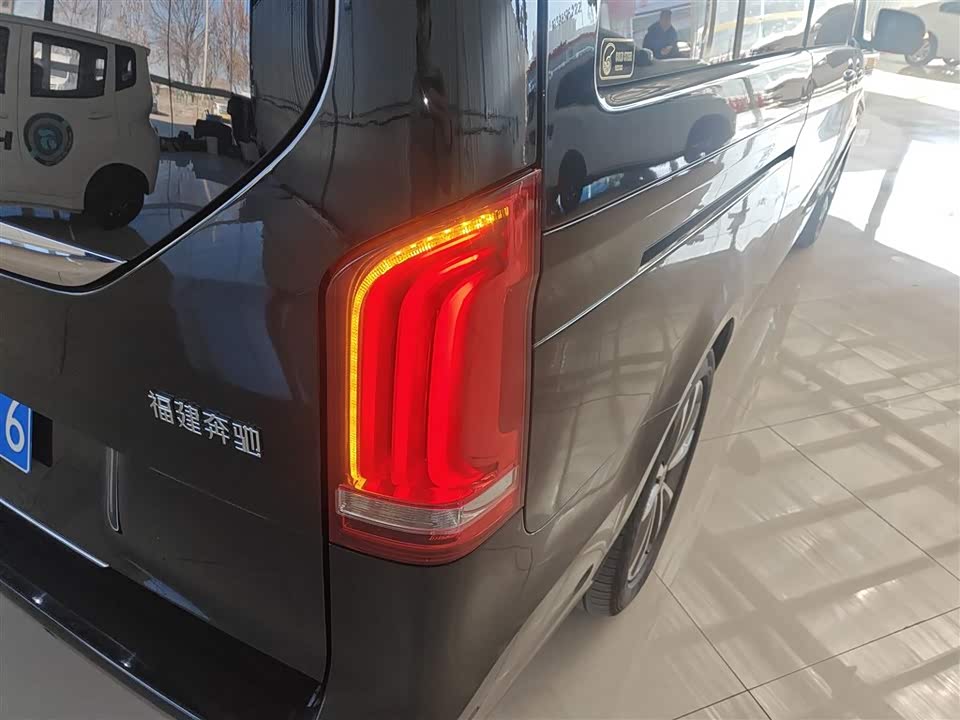 Mercedes-Benz V-class