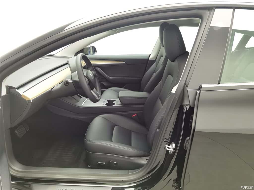 Tesla Model 3, 2023 10