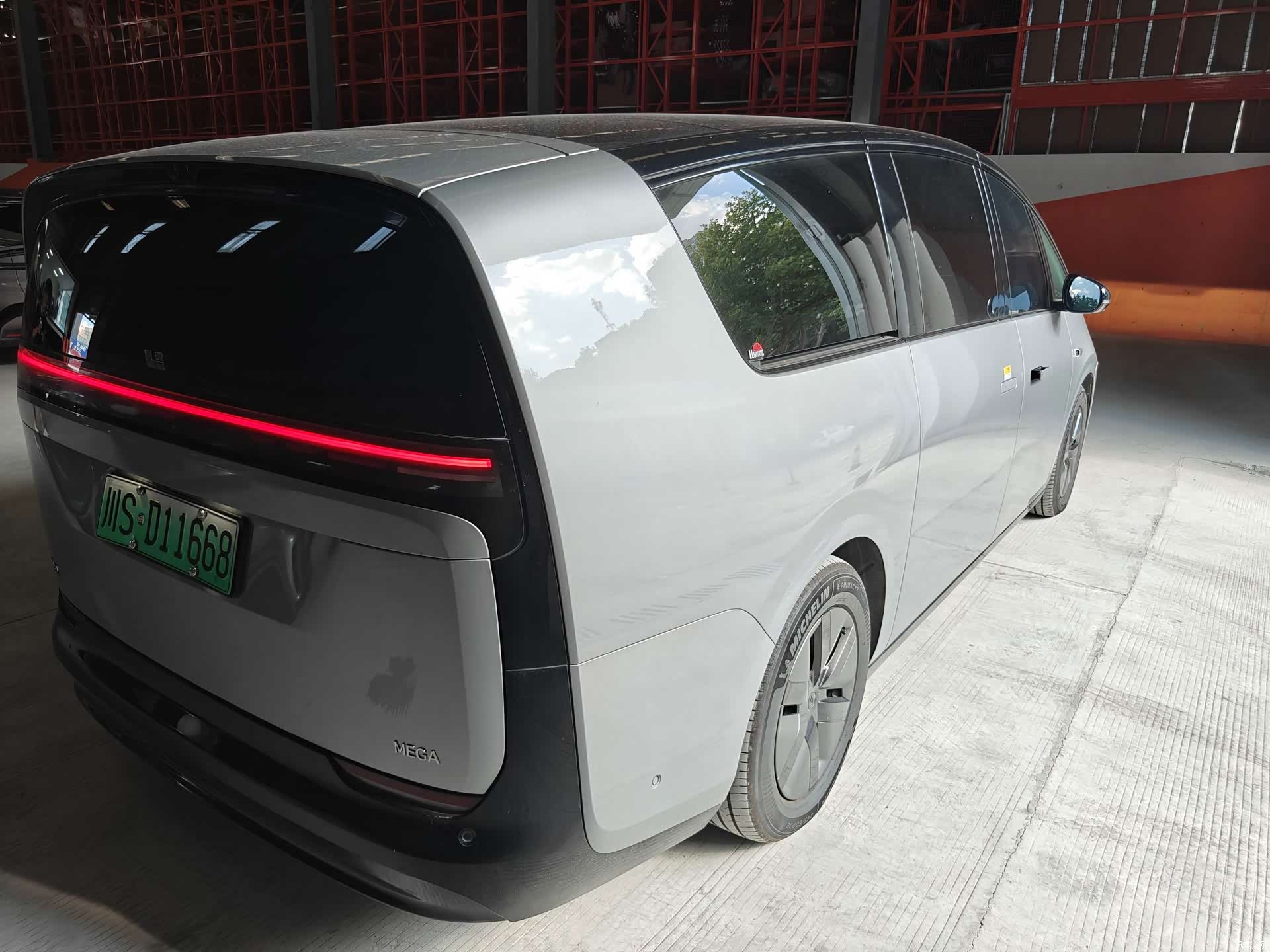 Li Auto MEGA, 2024 7