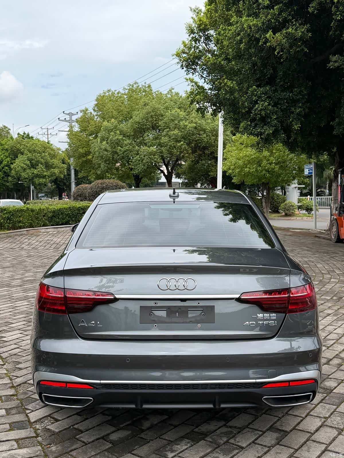 Audi A4L, 2021 все фото