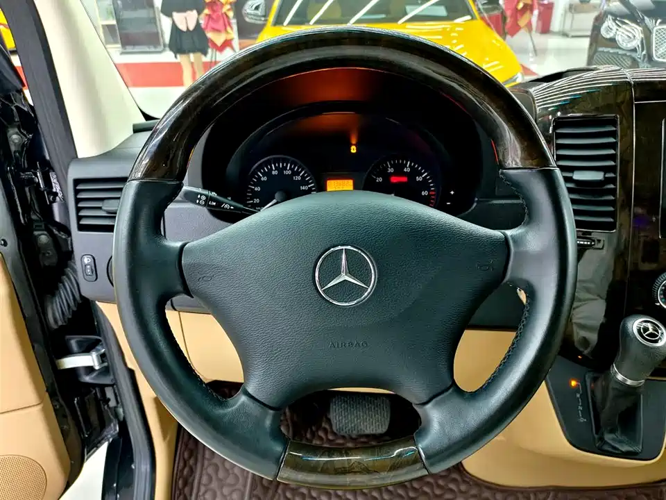 Mercedes-Benz Sprinter Mercedes-Benz Sprinter