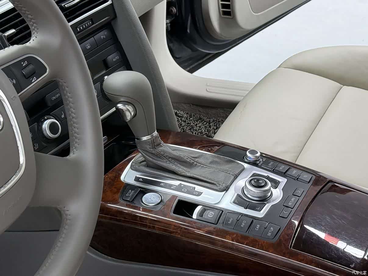Audi A6L, 2010 19