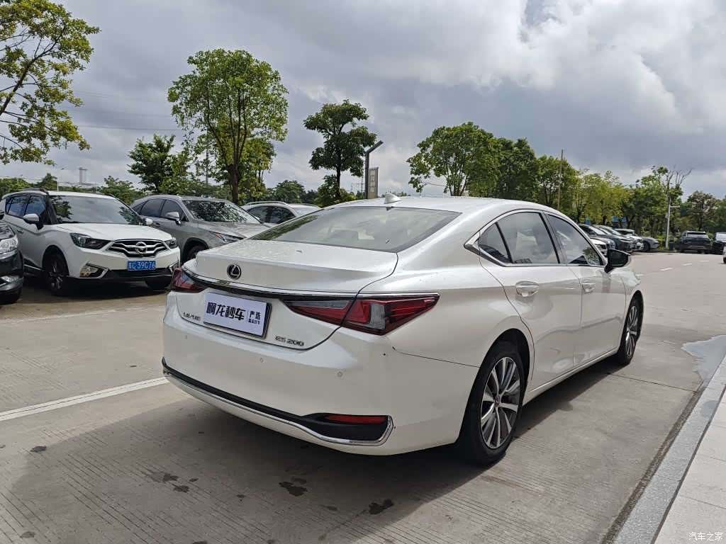 Lexus ES, 2018 все фото