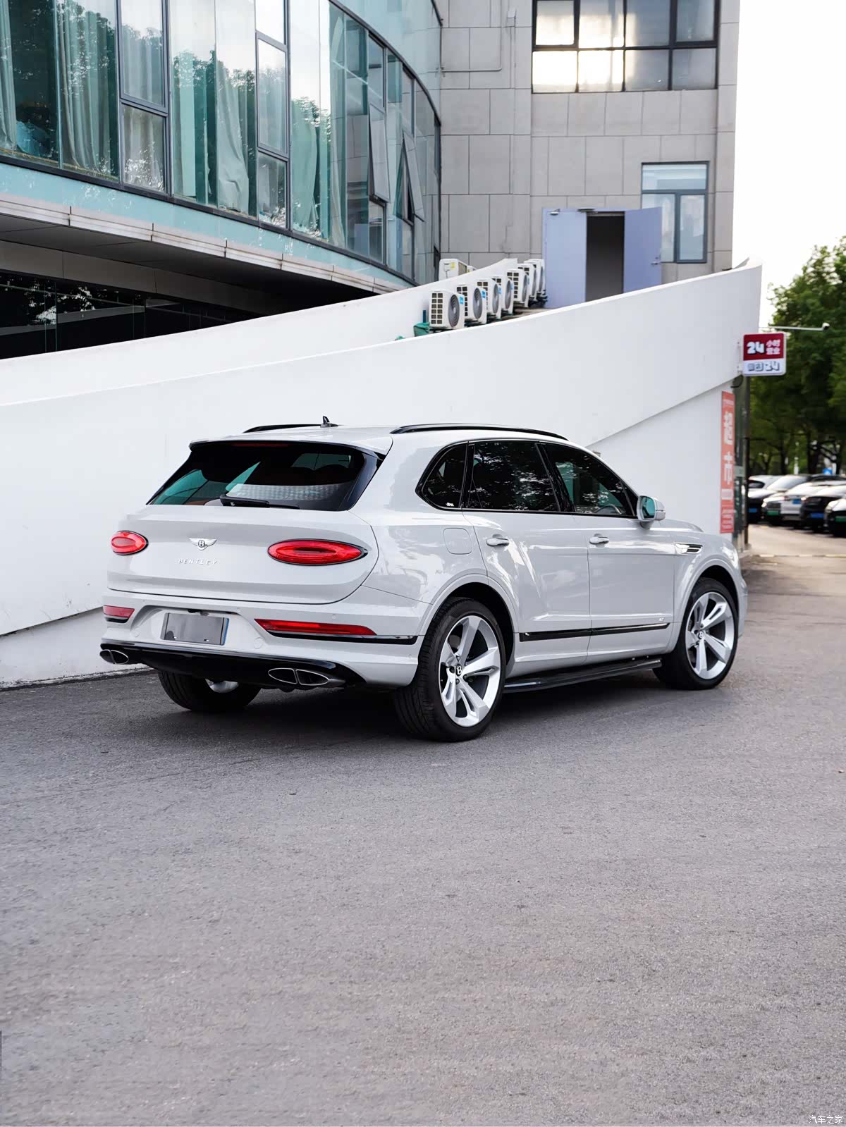 Bentley Bentayga, 2020 3
