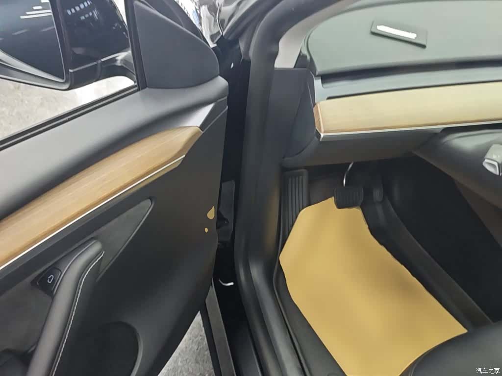 Tesla Model Y, 2022 16