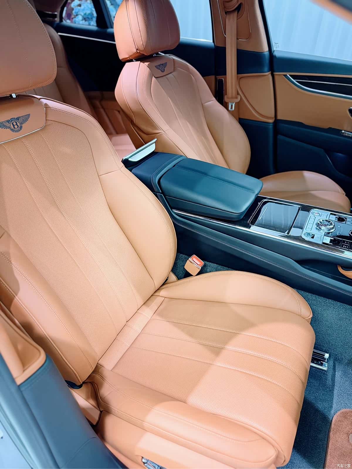 Bentley Flying Spur, 2024 19