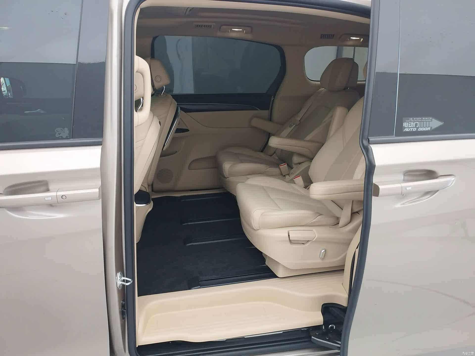 Buick GL8, 2023 13