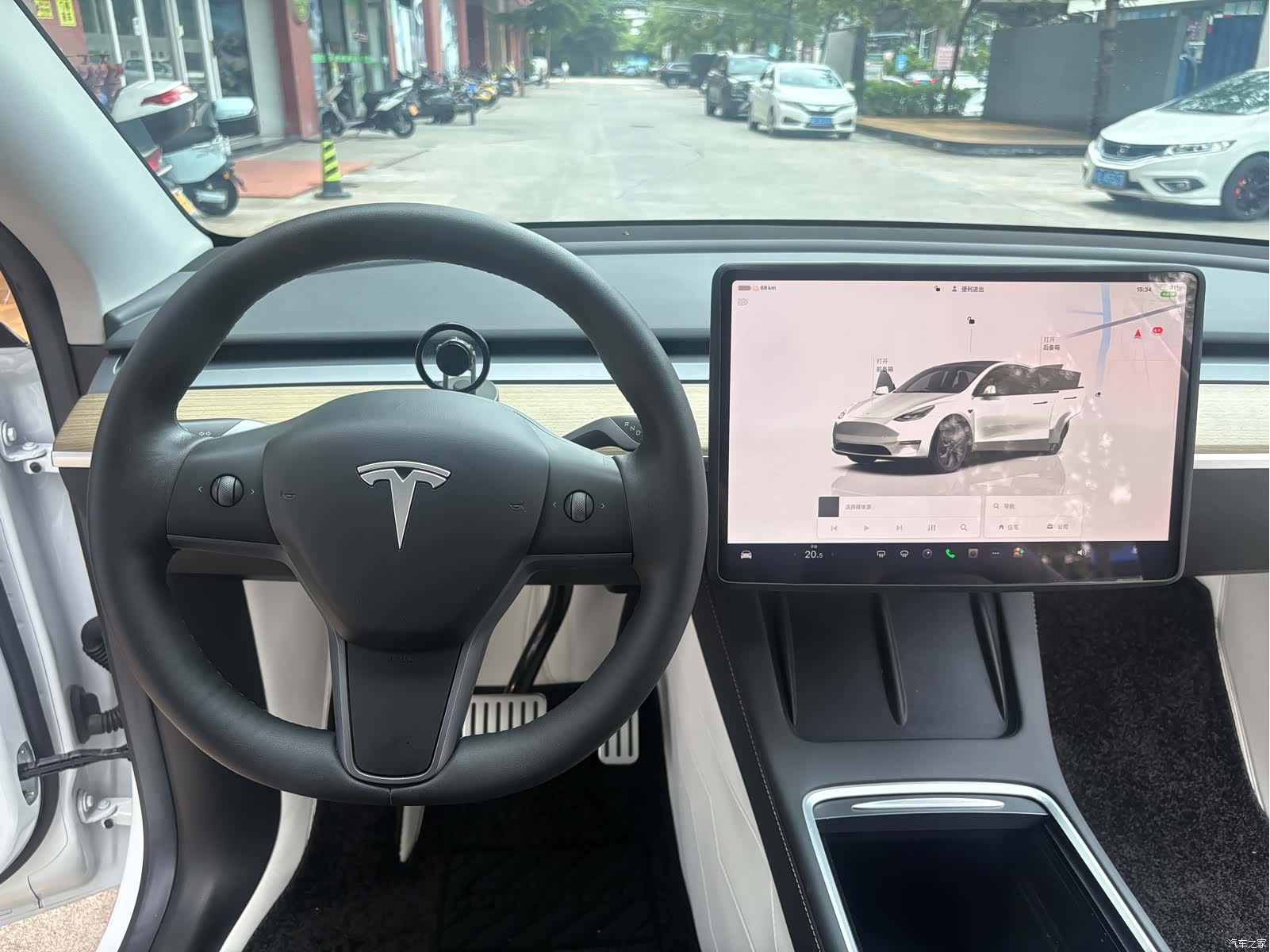 Tesla Model Y, 2023 17