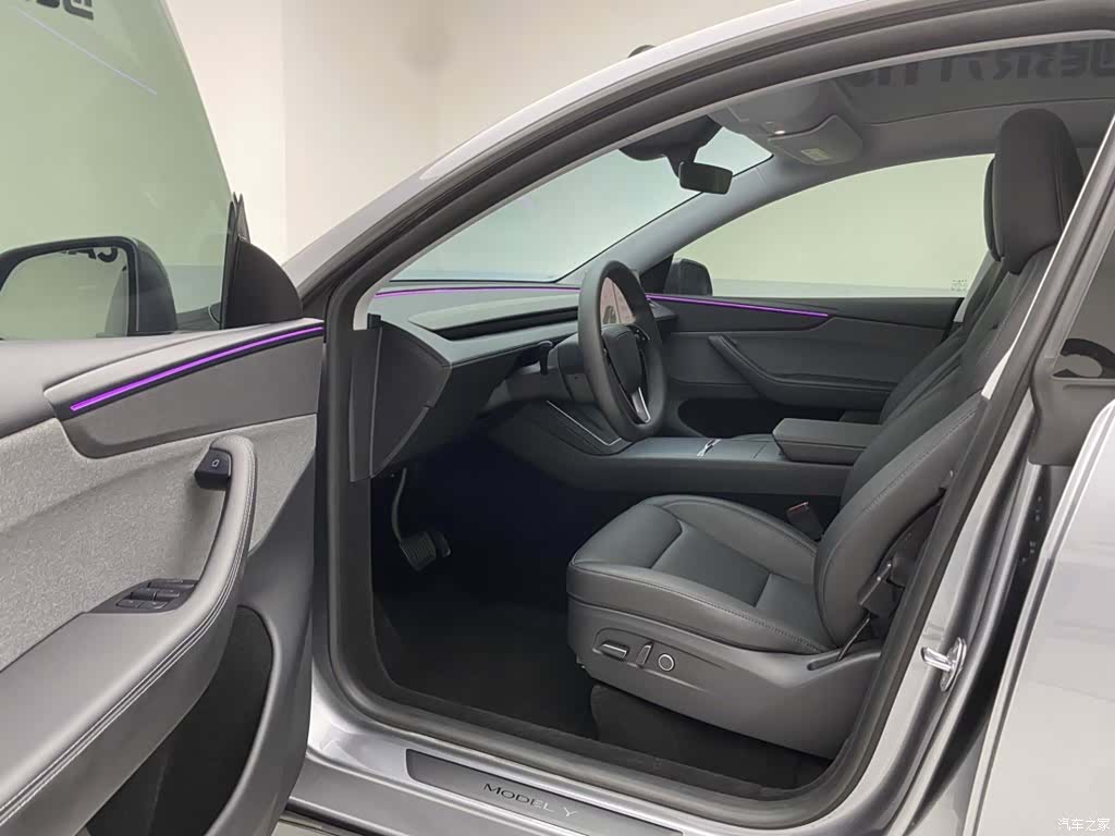 Tesla Model Y, 2025 17