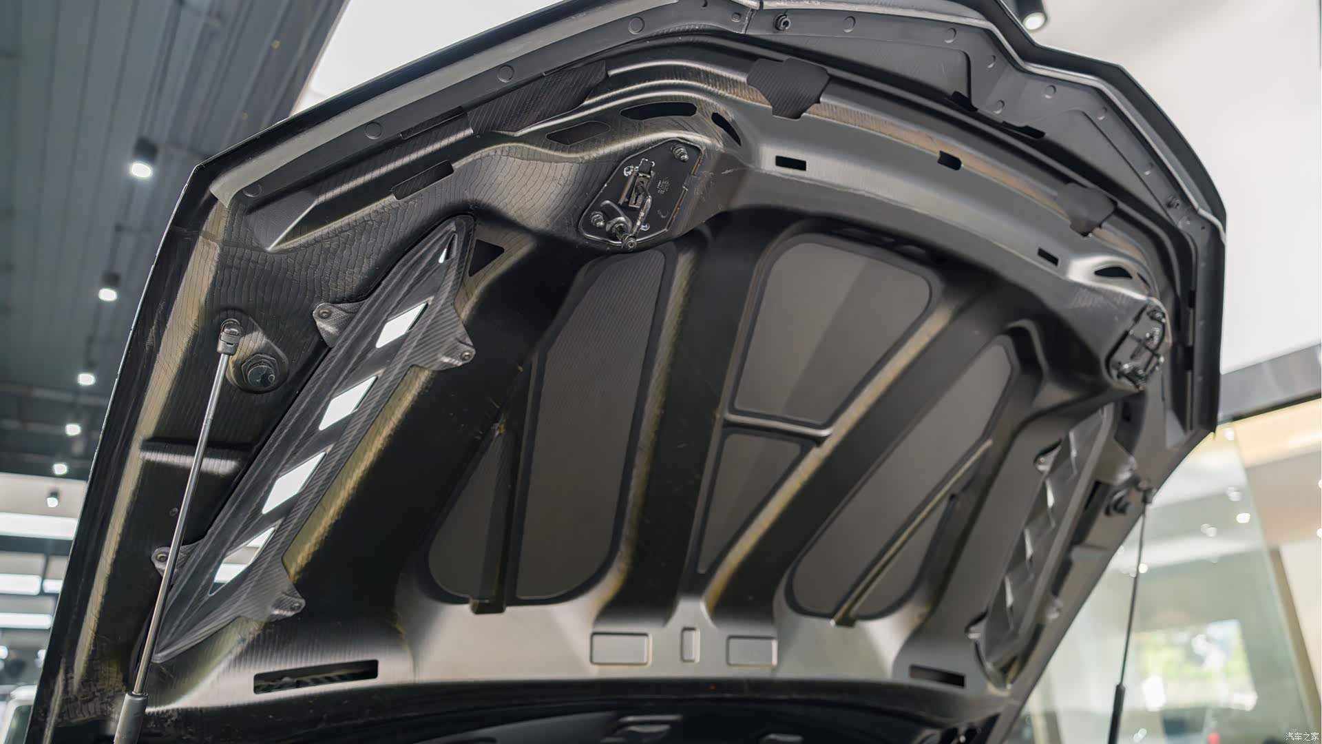 Lamborghini Urus, 2023 22
