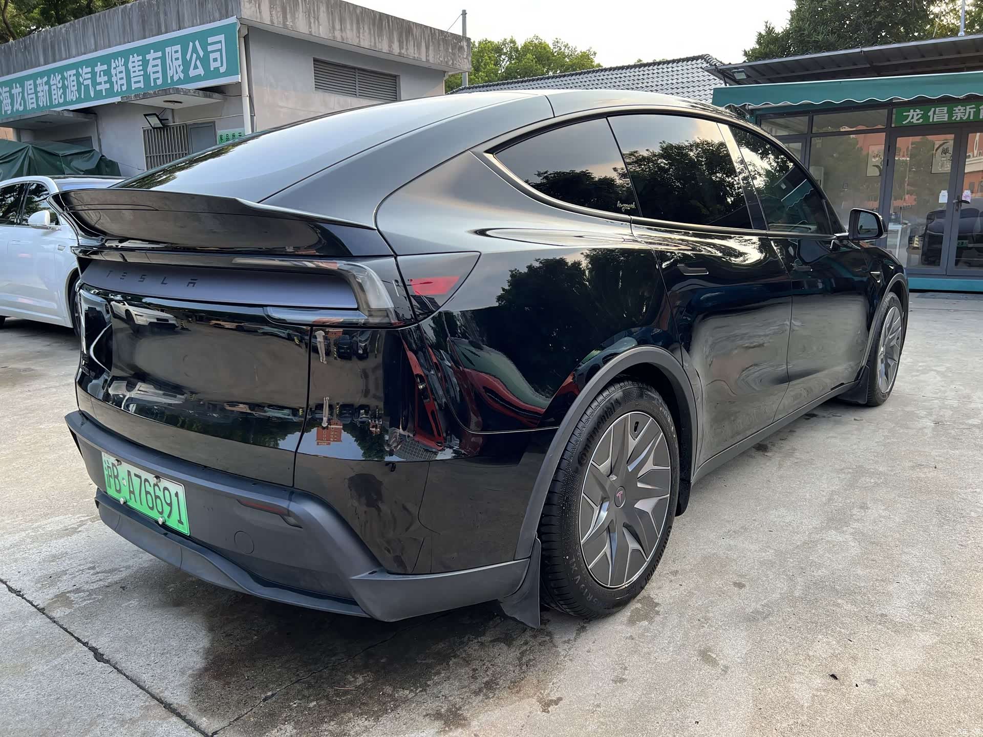 Tesla Model Y, 2025 4
