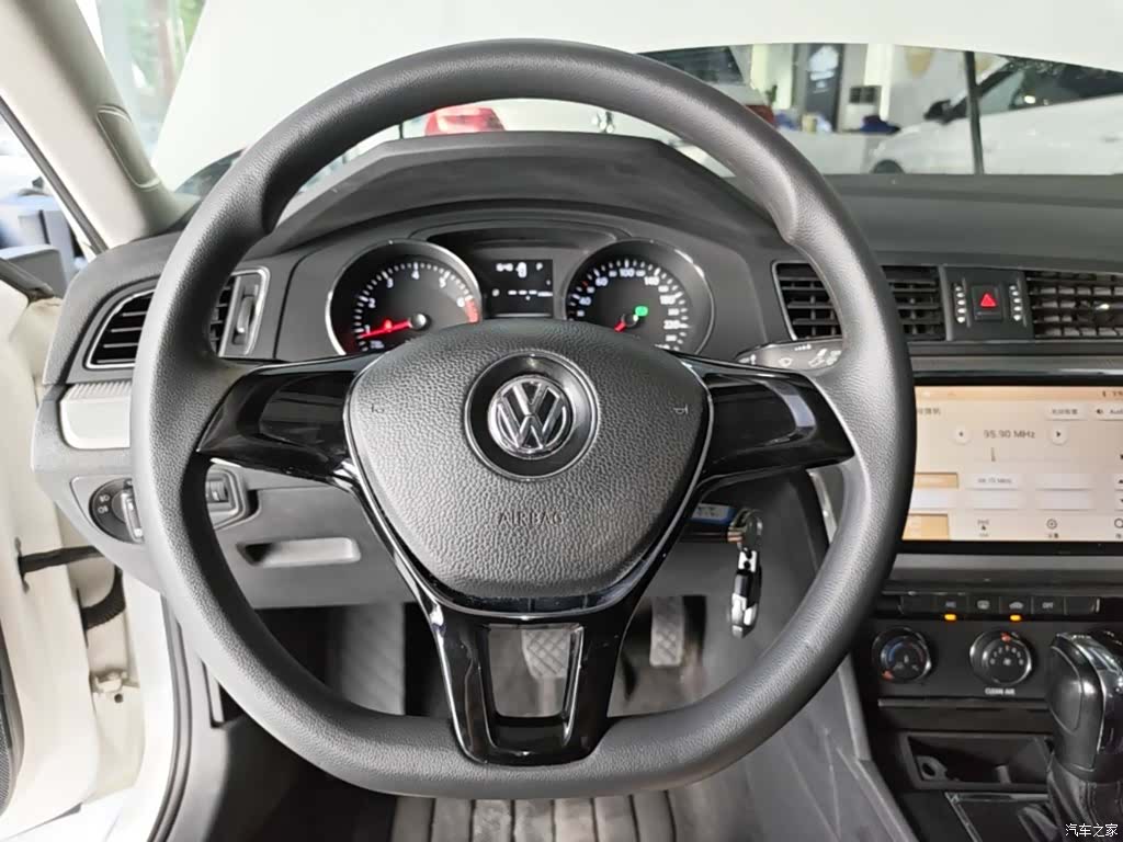 Volkswagen Lamando, 2017 11