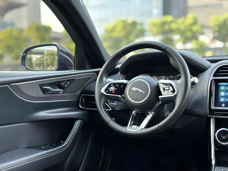 Jaguar XEL Jaguar XEL