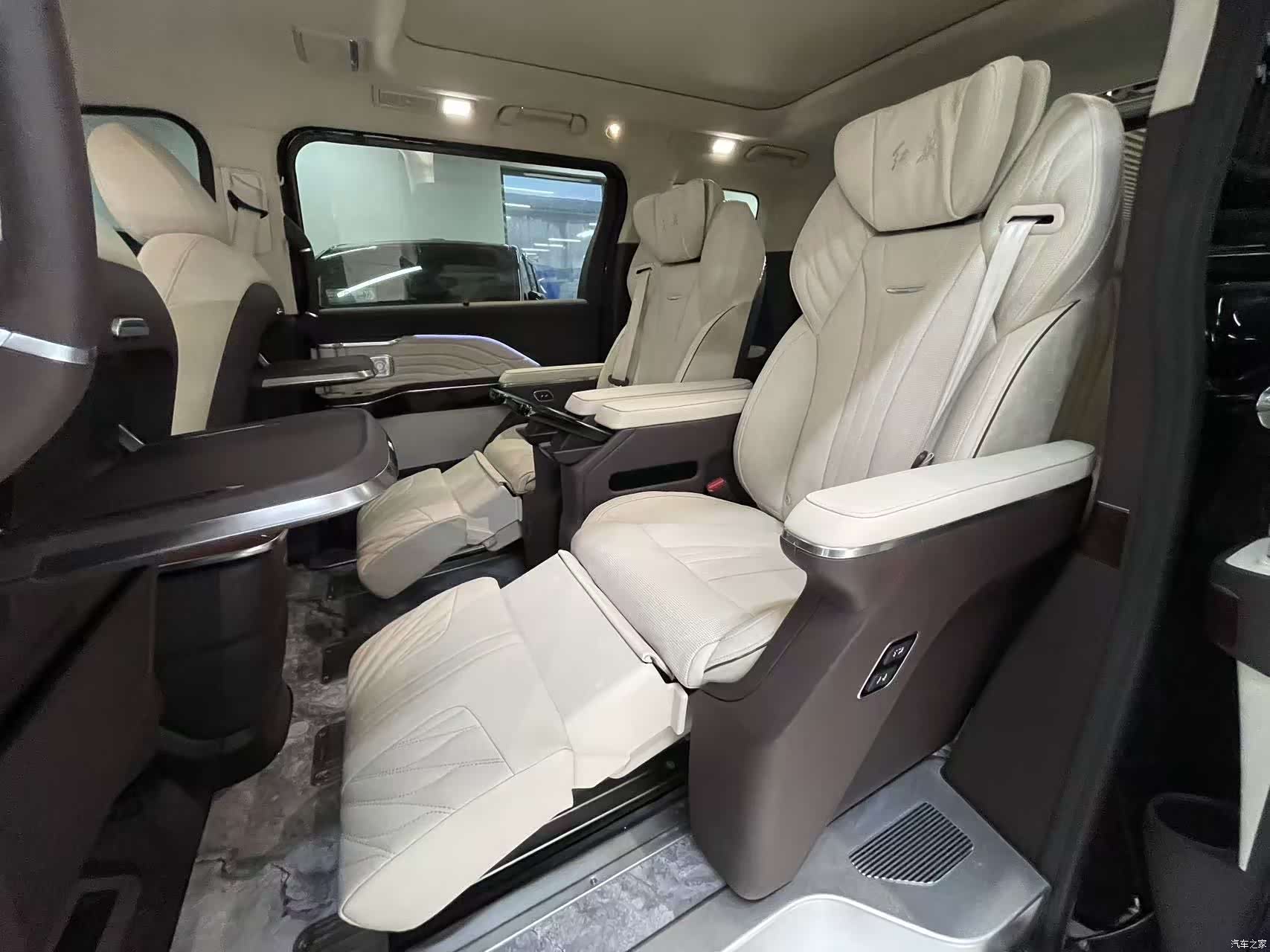Hongqi HQ9, 2022 12
