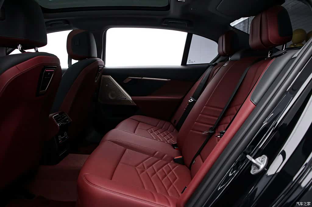 BMW 5 Series, 2025 14